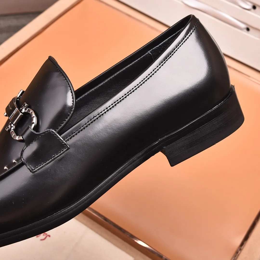 Men's shoes 💰540📛📛(water-dyed cowhide) Salvatore Ferragamo high-end (Salvatore Ferragamo) is the world's top luxury footwear brand. It comes from the fashion kingdom of Italy and is famous all over the world for its traditional handmade design and novel styles...🚶🏻🚶🏻New suit shoes are available simultaneously at the counter. This model is purely handmade. The fabric is imported from Italy's original first-layer cowhide. Soft water-dyed cowhide lining. Original authentic outsole🌀🌀Size: 38➖45